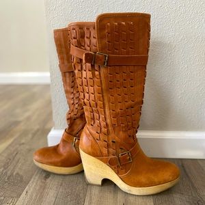 Brown Kenneth Cole leather boots with wooden sole